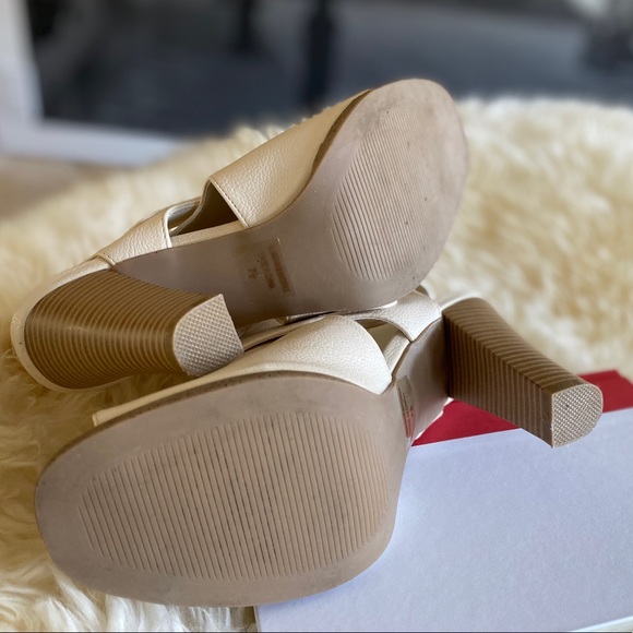 Wild Diva Lounge peep toe cream heels.3.75” US 7.5 - Picture 3 of 6